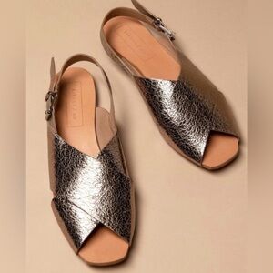 Either/Or Crossband Sandal in Metallic Leather - Champagne - Size 8 NEVER WORN